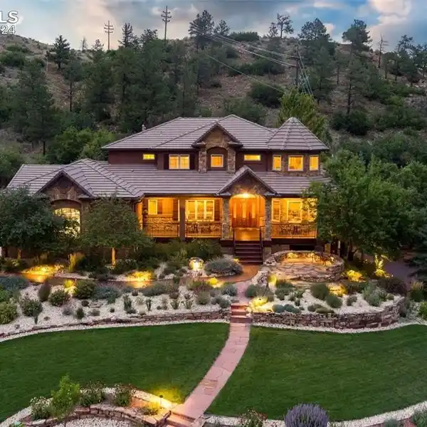MOUNTAIN OASIS IN WINDING OAKS ESTATES