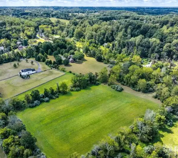STRIKING STONE COLONIAL