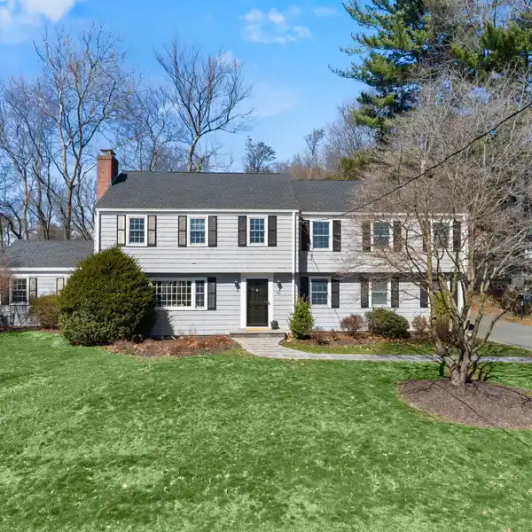 GORGEOUS HOME BLENDING STYLE AND COMFORT