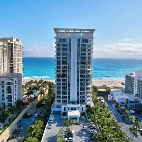 MODERN AND LUXURIOUS COASTAL LIFESTYLE