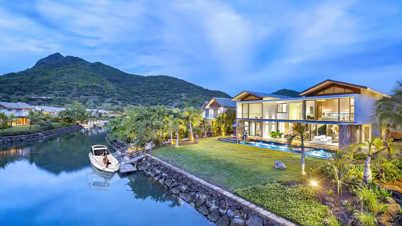 Prestigious Villa Between the Ocean and the Mountains