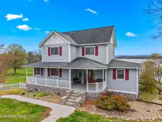 Timeless Charm with Updates on Douglas Lake
