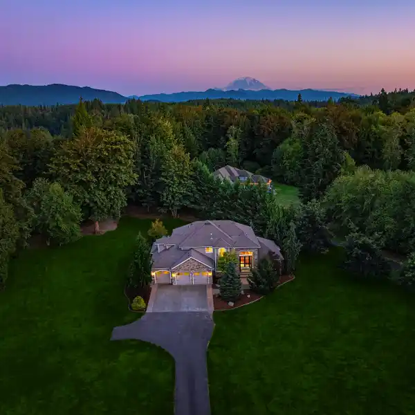 EXCLUSIVE BLACK DIAMOND ESTATE