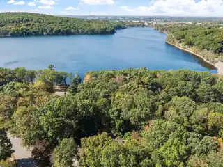 Prime Lakefront Property