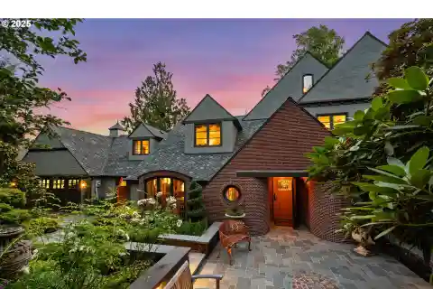 Stately English Sundeleaf Estate
