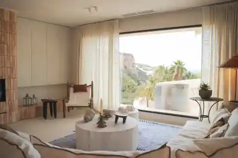 Elegant Villa with Infinity Pool