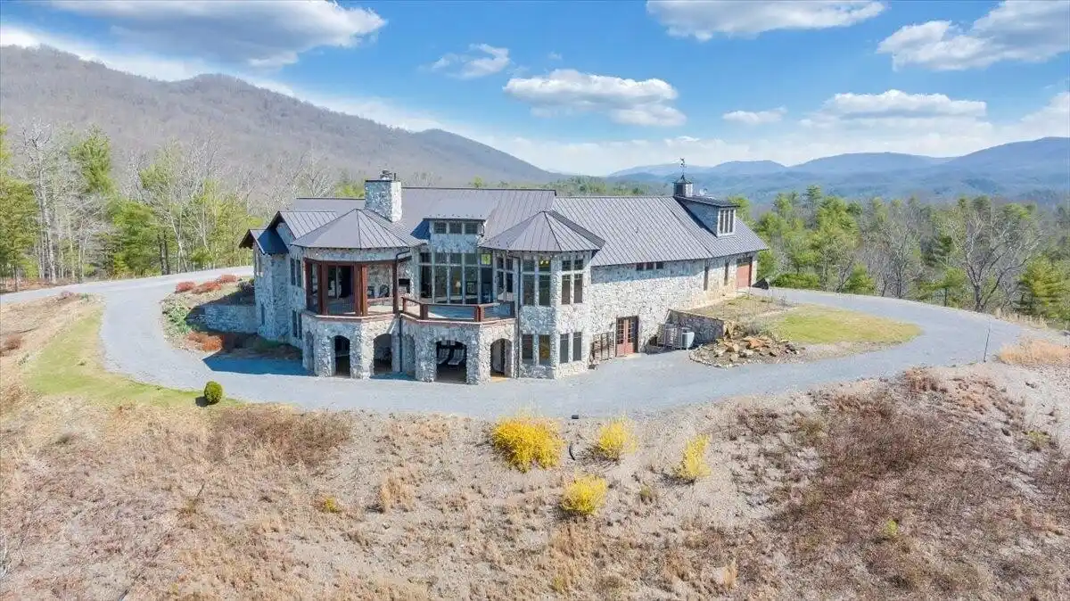 Castle Ridge - Luxury 24-acre Estate