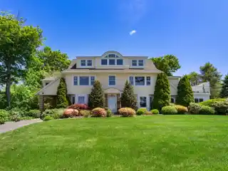 Classic Elegance Steps from Stamford Yacht Club