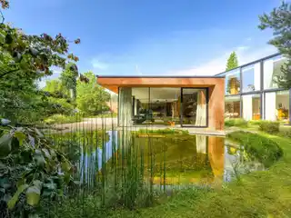 Minimalist Contemporary Villa and Mediterranean Atmosphere