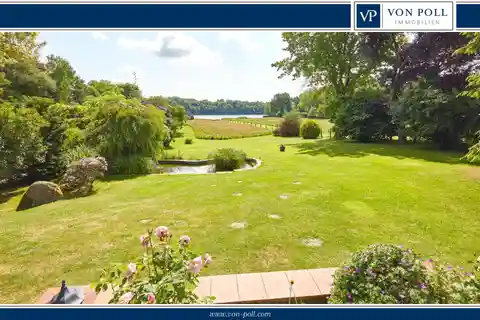 Spacious Property in Exclusive Lakeside Location