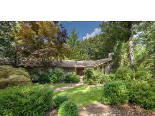 Elegant Four Bedroom Ranch on a Private Cul-de-sac in Watchung