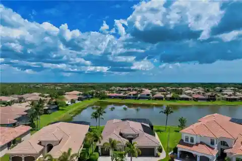 Spacious Riverstone Residence with Den & Resort Amenities