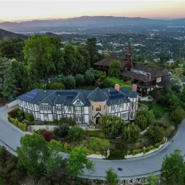 BREATHTAKING BRENTWOOD ESTATE
