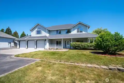Spacious Custom Home in a Peaceful Setting
