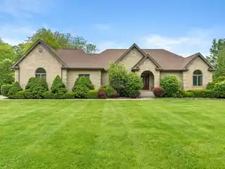 Luxurious Walk-out Ranch