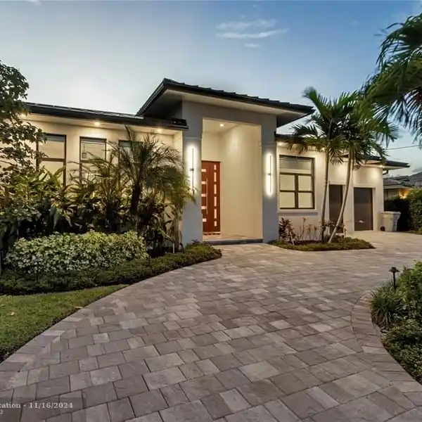 SLEEK MODERN INTRACOASTAL ESTATE