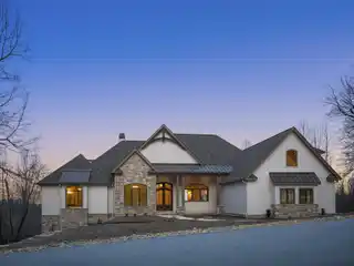 New Luxury Construction with Panoramic Mountain Views