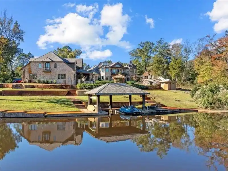Bear Cove - Unique 21-acre Property