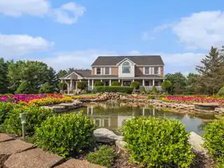 Peaceful Retreat Minutes from Town