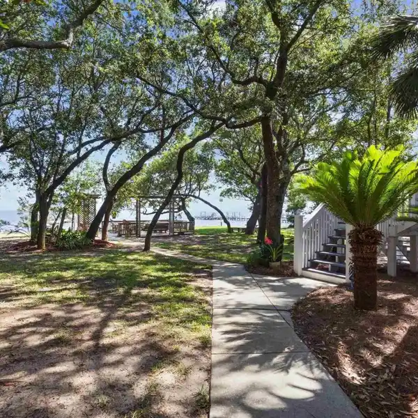 THE ULTIMATE IN COASTAL LIVING