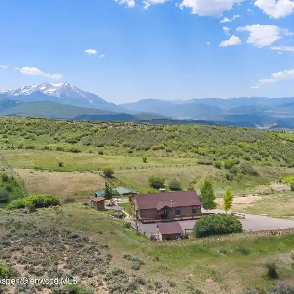 UPDATED MOUNTAIN RETREAT WITH ROOM TO ROAM