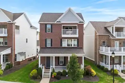 Spacious Elegant Waterfront Living