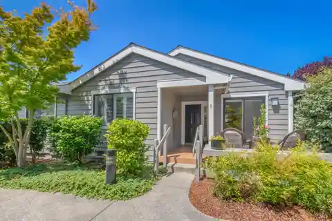 Beautifully Maintained End Unit in Coveted Drakes View Circle