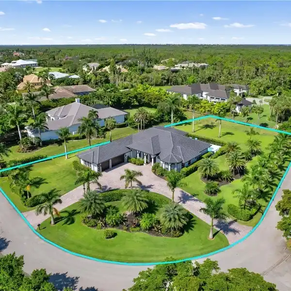 DISCOVER LUXURY LIVING