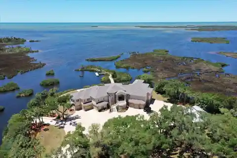 Expansive Gulf Estate