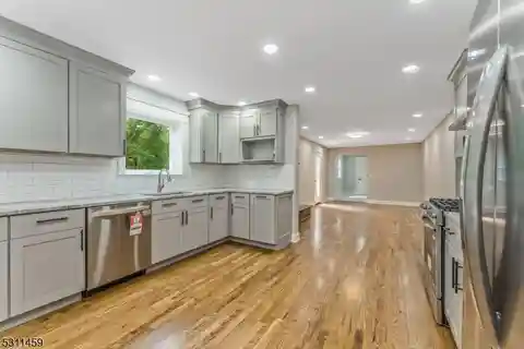 Renovated Comfort with Seamless Indoor-Outdoor Flow