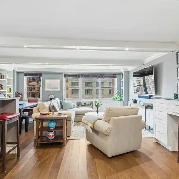 MOVE-IN READY HOME WITH A PERFECT LAYOUT