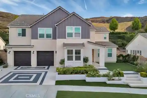 Expansive Residence in Aliento