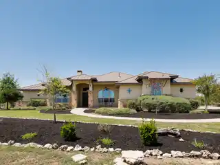 Hill Country Transitional Home in Cordillera Ranch