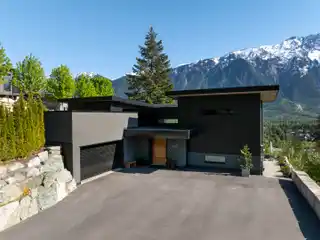 Architect-designed Modern Home with Sweeping  Views