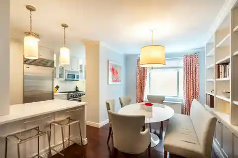 Quiet and Sunny Three Bedroom at the Richmond