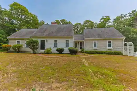 Peaceful Hilltop Cape Cod Retreat