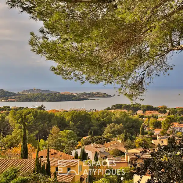 CONTEMPORARY RENOVATION IN DOMINANT SEA-VIEW POSITION