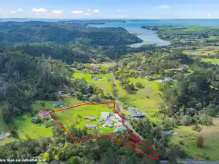 Peaceful Estate Living Close to Urban Convenience