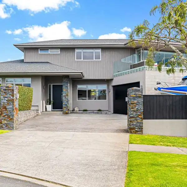 EXQUISITE RENOVATION IN PRESTIGIOUS FARM COVE ENCLAVE
