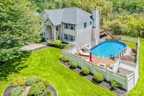 Modern Lake Retreat in Raibow Lakes