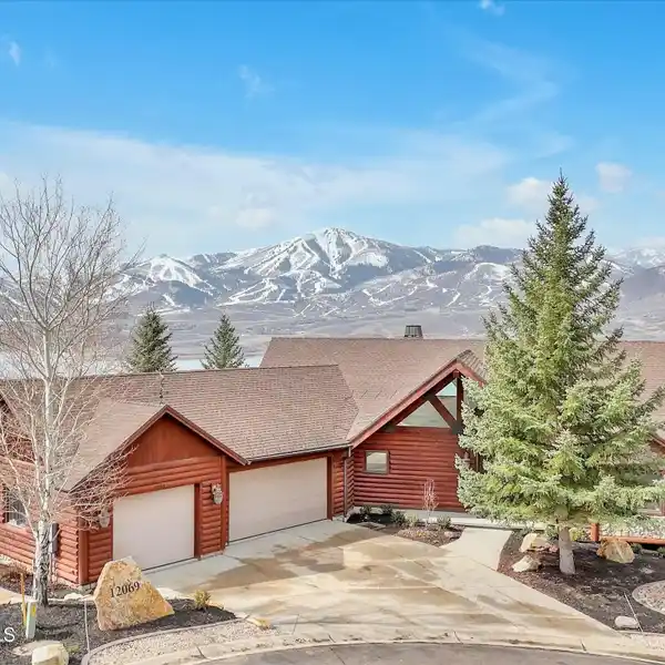 GORGEOUS HOME WITH AMAZING VIEWS