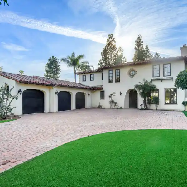 TIMELESS MEDITERRANEAN CHARM IN PRESTIGIOUS AMESTOY ESTATES