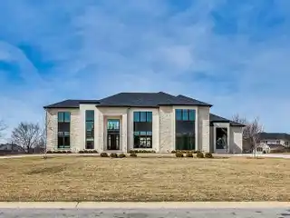 Urban Chic Contemporary Luxury Home