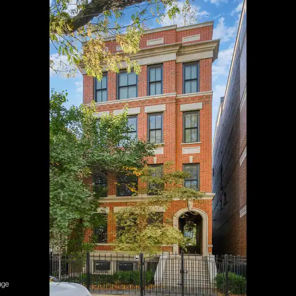 EXTRAORDINARY PENTHOUSE WITH UNMATCHED LIVING EXPERIENCE