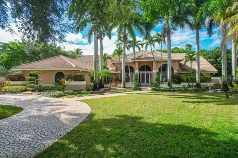 Spectacular Home in Prestigious Cypresshead