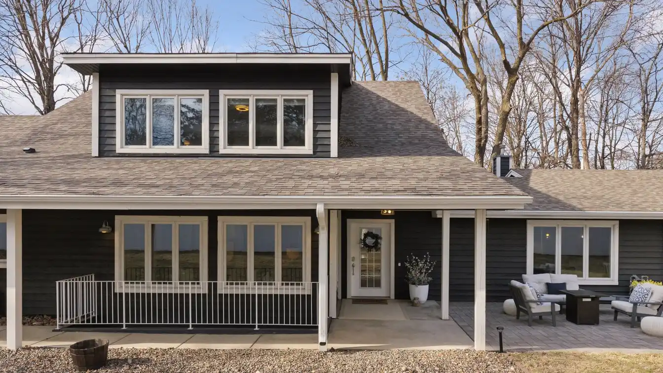 Beautiful 4-bedroom, 4-bath Home in Deephaven