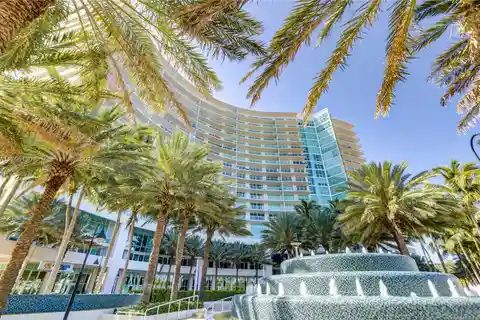 Exceptional Residence at the Plaza at Oceanside