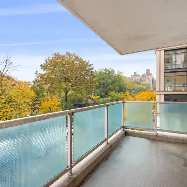 MID-CENTURY MODERN CLASSIC HOME