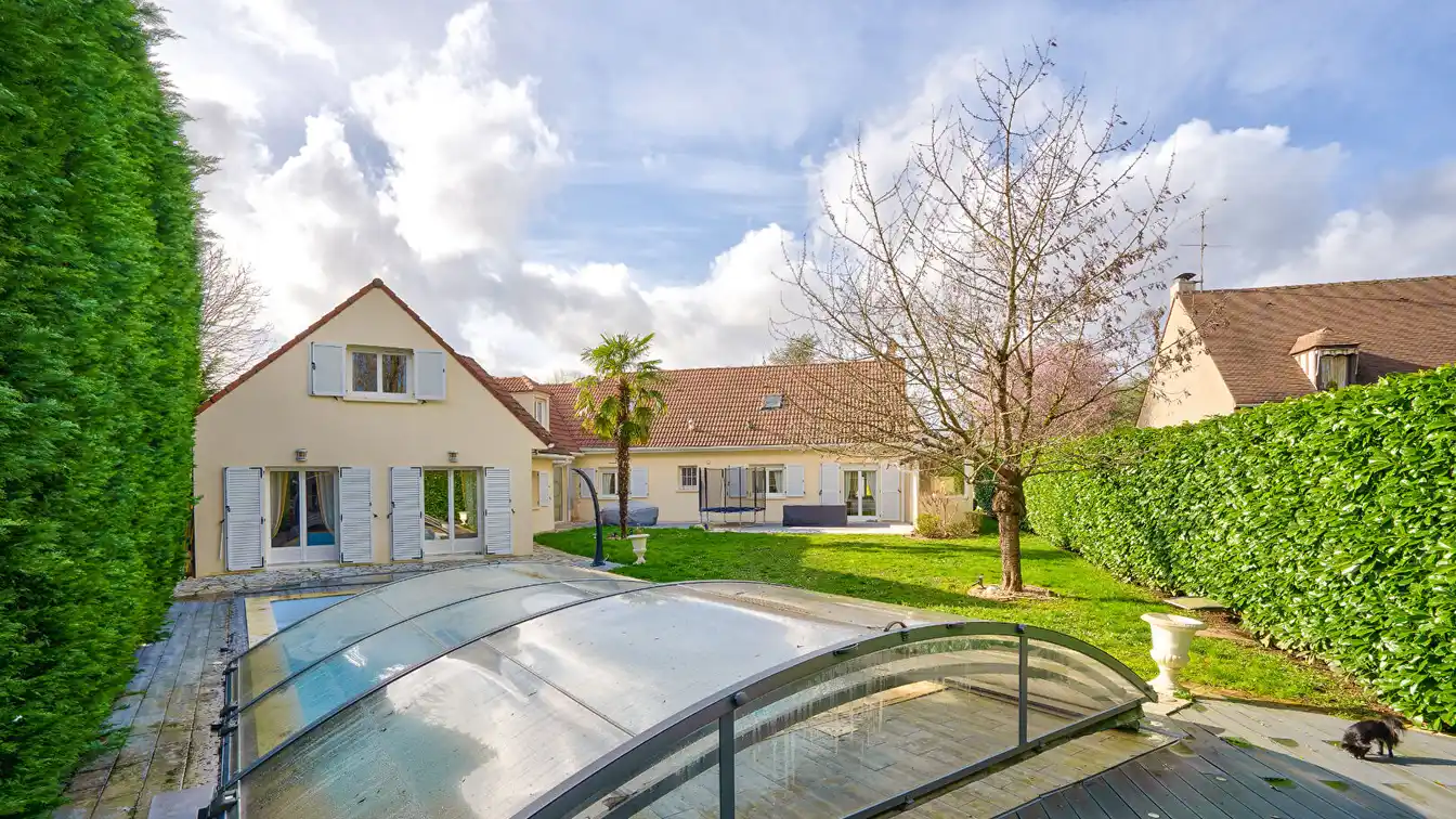 Family House with Swimming Pool