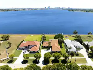 Beautiful Home on Lake Mangonia
